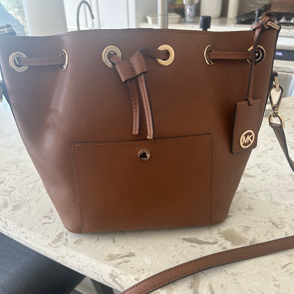Michael kors bucket bag